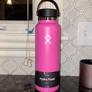 💗BRAND NEW 40oz HYDROFLASK💗